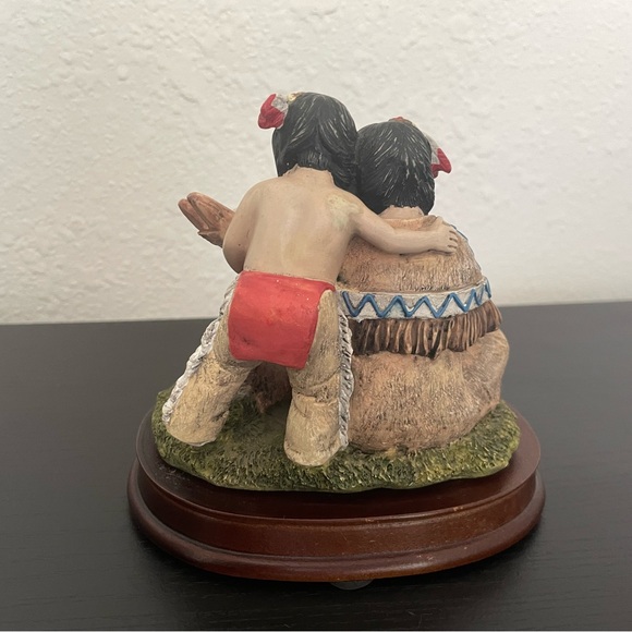 Vintage Native American Family with Dog. Made of Resin, Hand Painted. - Picture 2 of 5